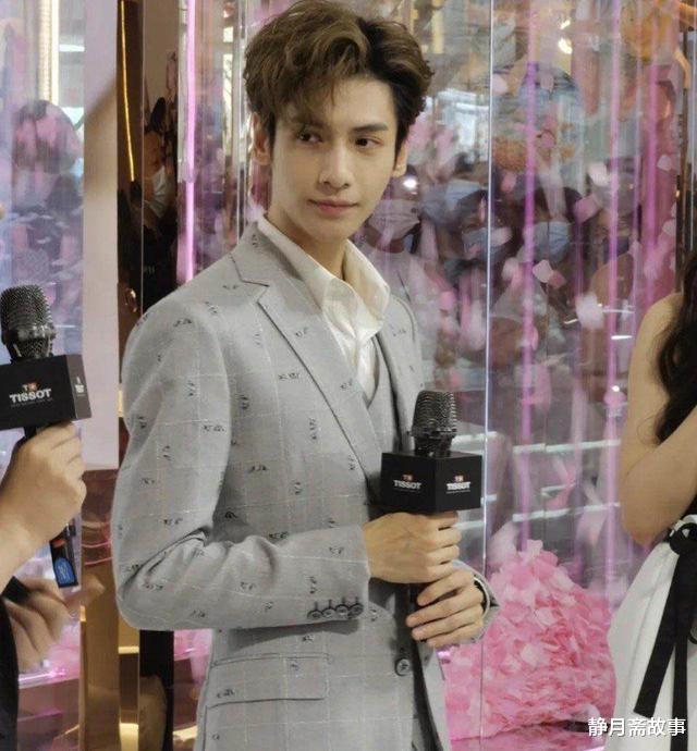 穿衣搭配 不懂就问,男明星像罗云熙这么“瘦”,真的好看吗?
