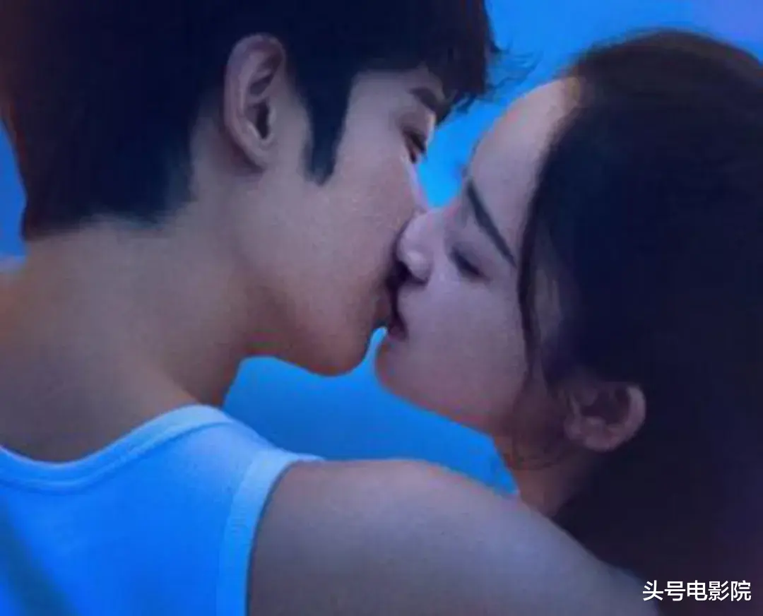 古力娜扎|甜！娜扎新片里结婚5次，拍了剧本没写的吻戏，她说永远相信爱情