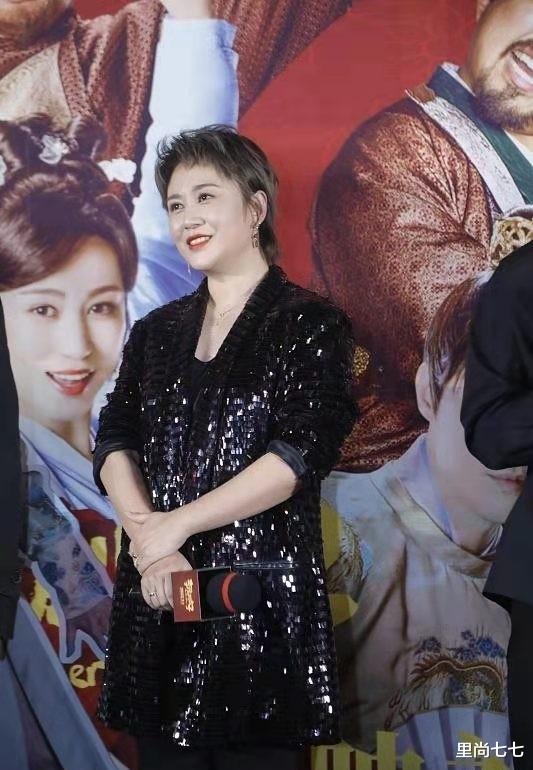 马丽夫妇双双发福！小11岁老公换发型爆肥不敢认，她胖成大妈