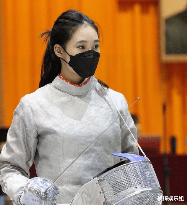 小S|小S二女儿参加击剑比赛,身穿击剑服英姿飒爽,又美又有气质