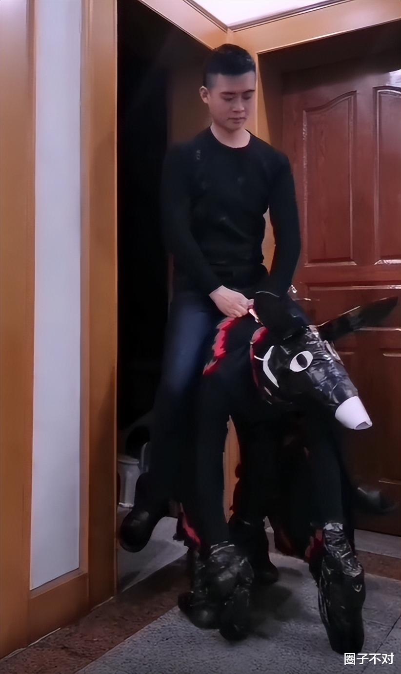 东方不败|东方不败：逗比女孩靠百分百模仿吸粉500万，网友：女版周星驰