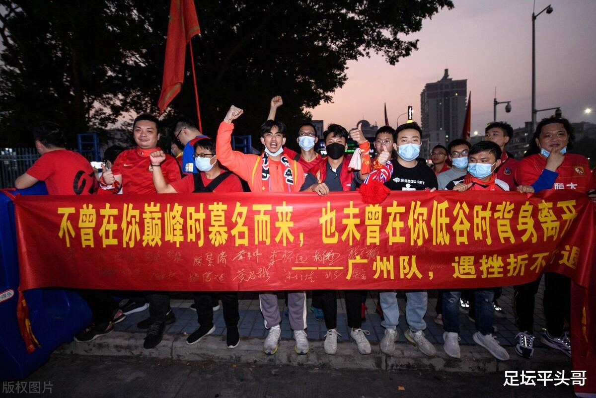 广州队|广州队官宣两笔转会，钟义浩转会河南，新疆籍小将继续租借