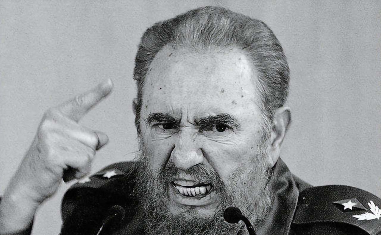 马克思主义智利伟人阿连德一把ak47单挑全国叛军至死不肯向美国低头