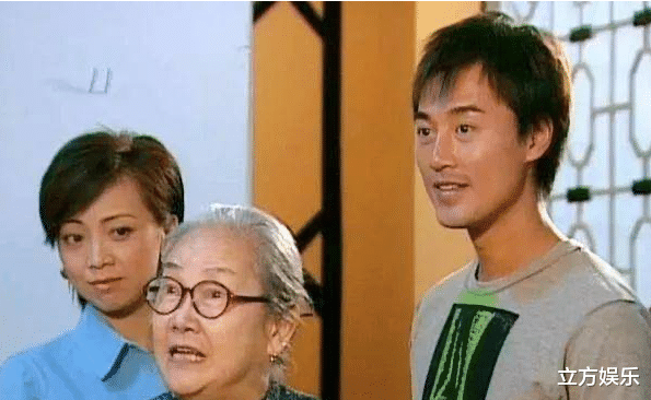 林峰|林峯一家外出，张馨月身材出众，女儿和爹的后脑勺一模一样！