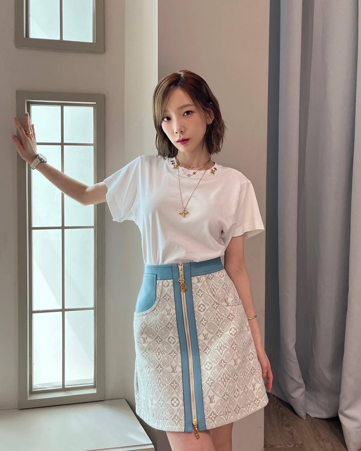 金泰妍 少女时代泰妍，清爽短发形象，变身时尚都市女性，展现迷人魅力