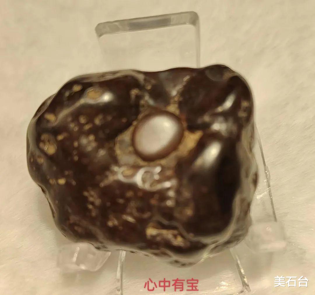 太神奇,杭州石展惊现溶洞小品石,银色玻璃皮呈现金属光泽