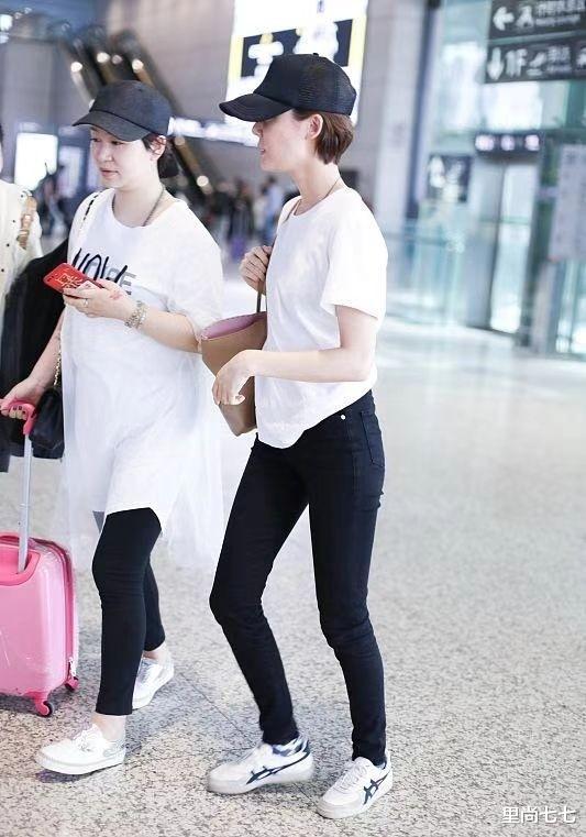 车晓|又一个鲁豫!车晓瘦成2D身材,穿休闲装肚子太瘪直不起腰