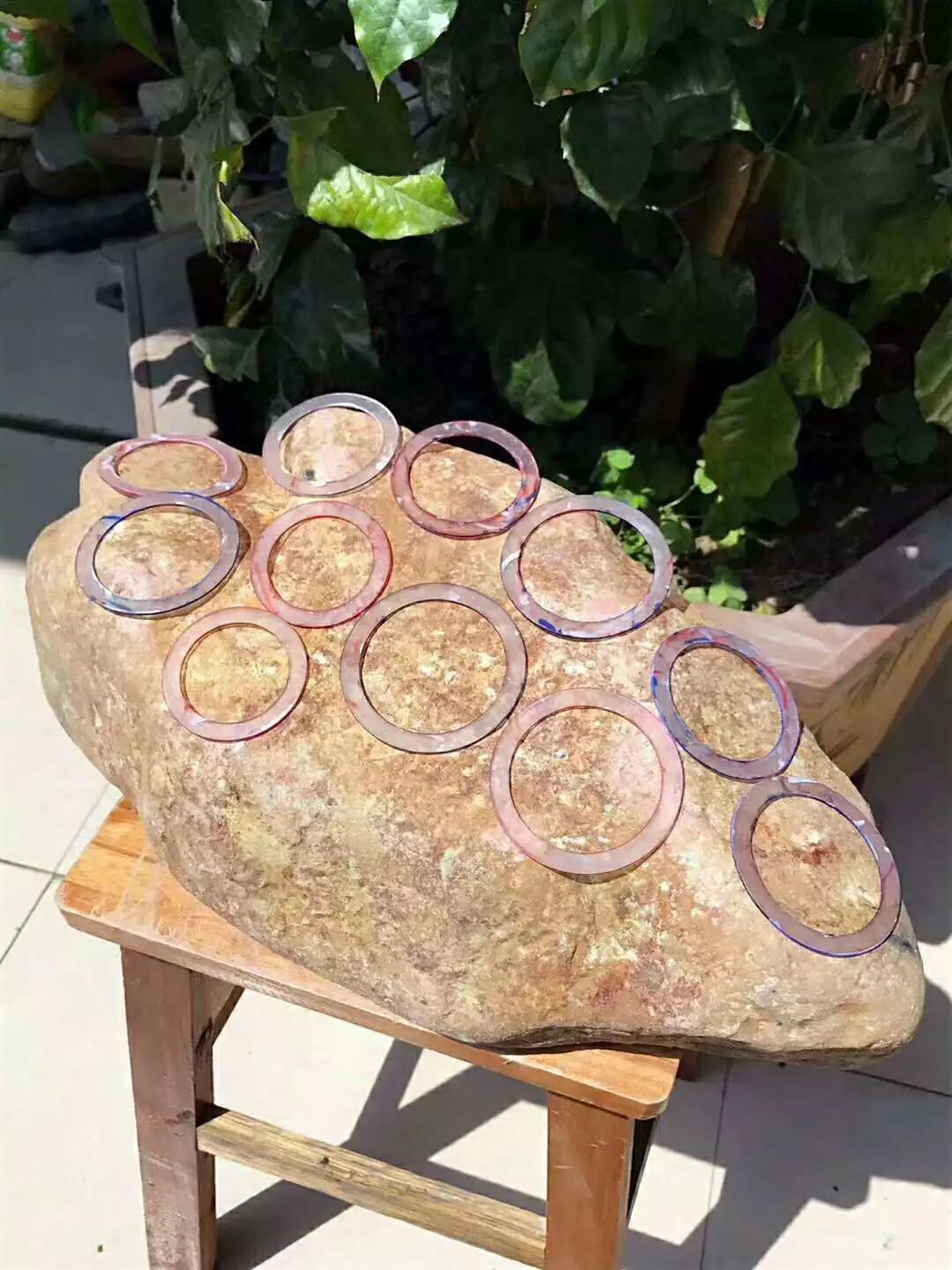 翡翠|花10万从缅甸运回的巨无霸,结果冰种手镯拿到手软