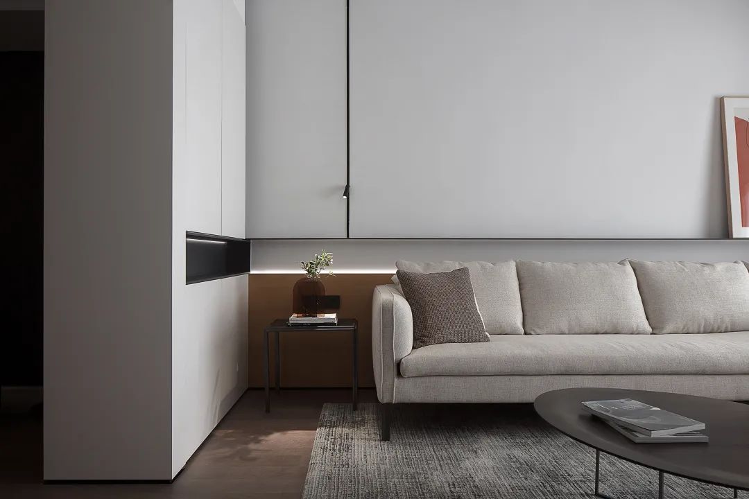 150㎡现代极简,净白的墙面,加入木质感,满屋自然轻松的体验