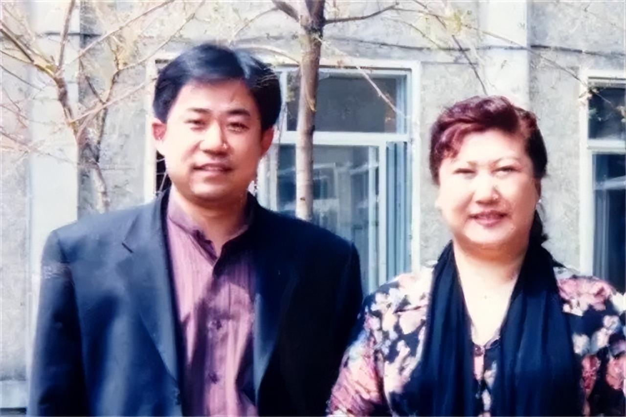 李萱|高秀敏女儿李萱近况：母亲去世继承丰厚财产，今谈及母亲哽咽落泪