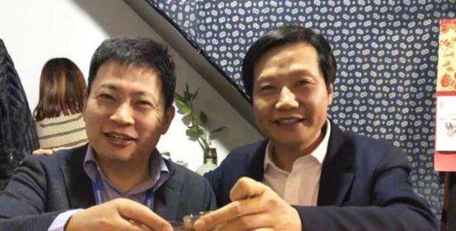 小米科技|雷军很焦虑：上半年手机少卖2500万台，利润少了74亿