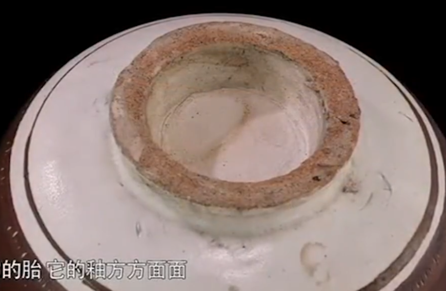 网拍花一万元买一个钵,专家鉴定后,男子非常失落
