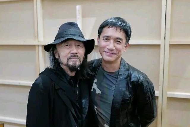 梁朝伟|刘嘉玲晒梁朝伟和山本耀司合影,老公满脸皱纹老态明显,岁月太无情