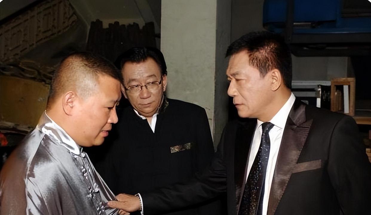 郭德纲|郭德纲曾解释为何没拜李金斗，却留下结婚、进团、拜师三个谜