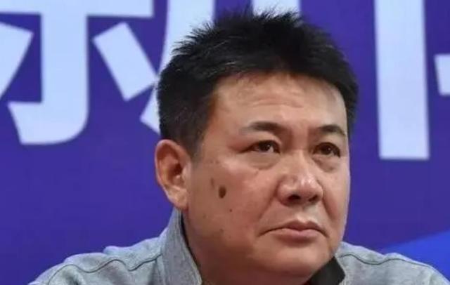 蔡斌|今年世锦赛比较担心蔡斌 估计他连一套完成的主力阵容 都凑不齐