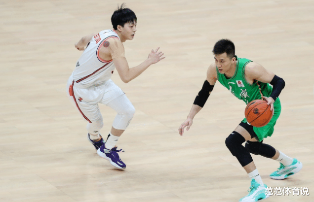 徐杰|杜鋒太難了！一場罰下兩員大將，只剩徐杰挑大梁，自己還要?jiǎng)窦?
onload=