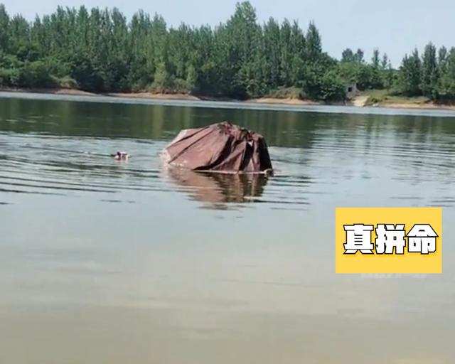 花鲢|湖北男子中午钓鱼,嫌天气太热泡进水中,奇葩造型看笑网友