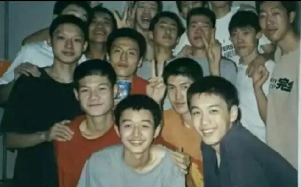辽宁男篮|辽篮小伙子童年什么样？诗岩最帅，大韩最萌，丛明晨辣眼睛