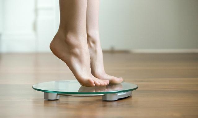 帅哥 身高150-164cm的女生，如何判断自己用不用减肥？不妨参考这张表