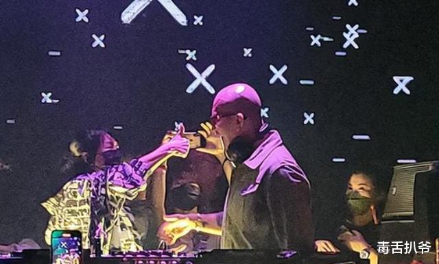 具俊晔|具俊晔婚后首秀，小S携老公许雅钧捧场，与新姐夫贴身热舞不避嫌