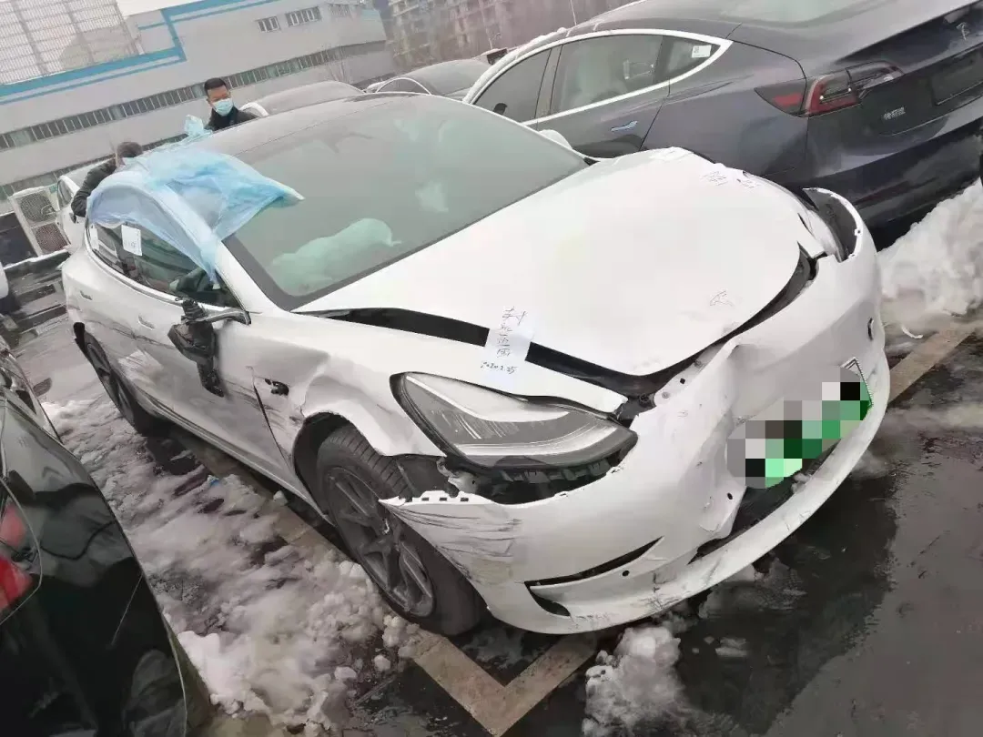 广东特斯拉撞车事件,基本确定刹车失灵,只是特斯拉死不承认罢了