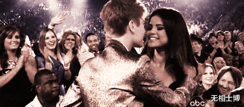 比伯|姐俩这次见面，居然没打起来？