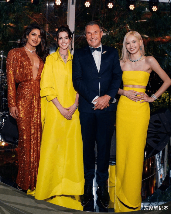 lisa|BLACKPINK人间芭比Lisa罕见拨开刘海，网友：品牌方出了100亿？