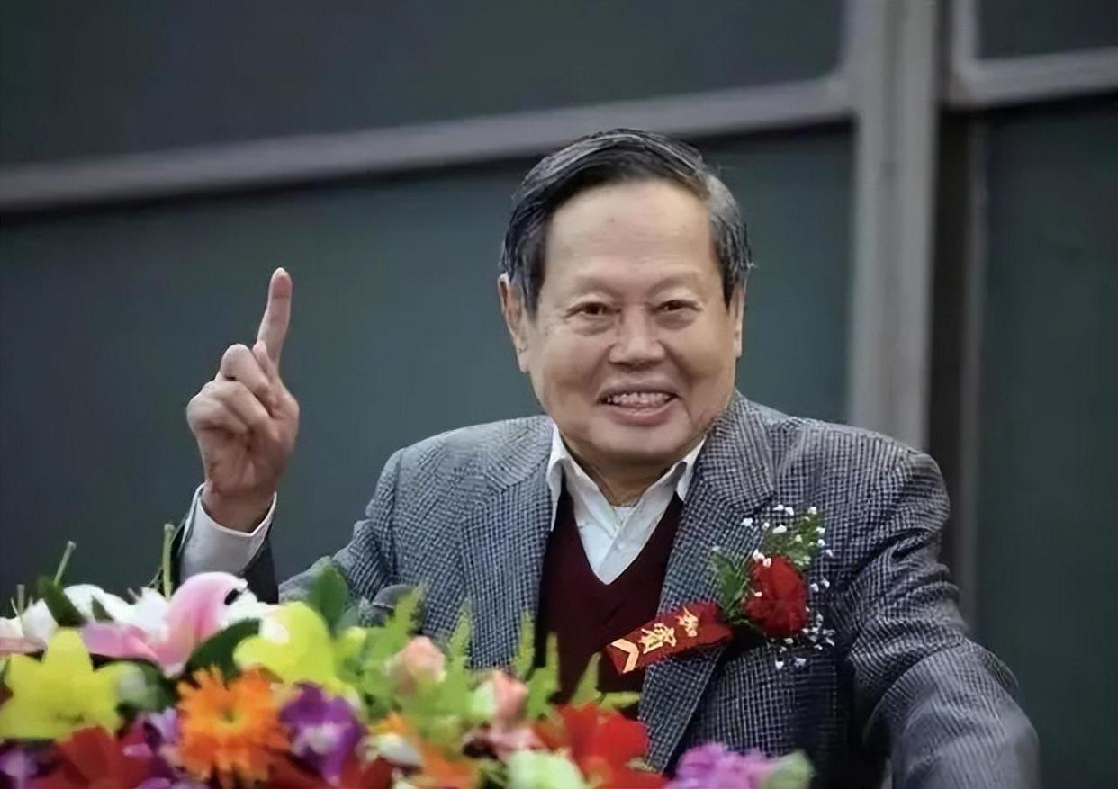 林青霞|恭喜！67岁林青霞获香港大学名誉博士学位，与杨振宁教授齐名