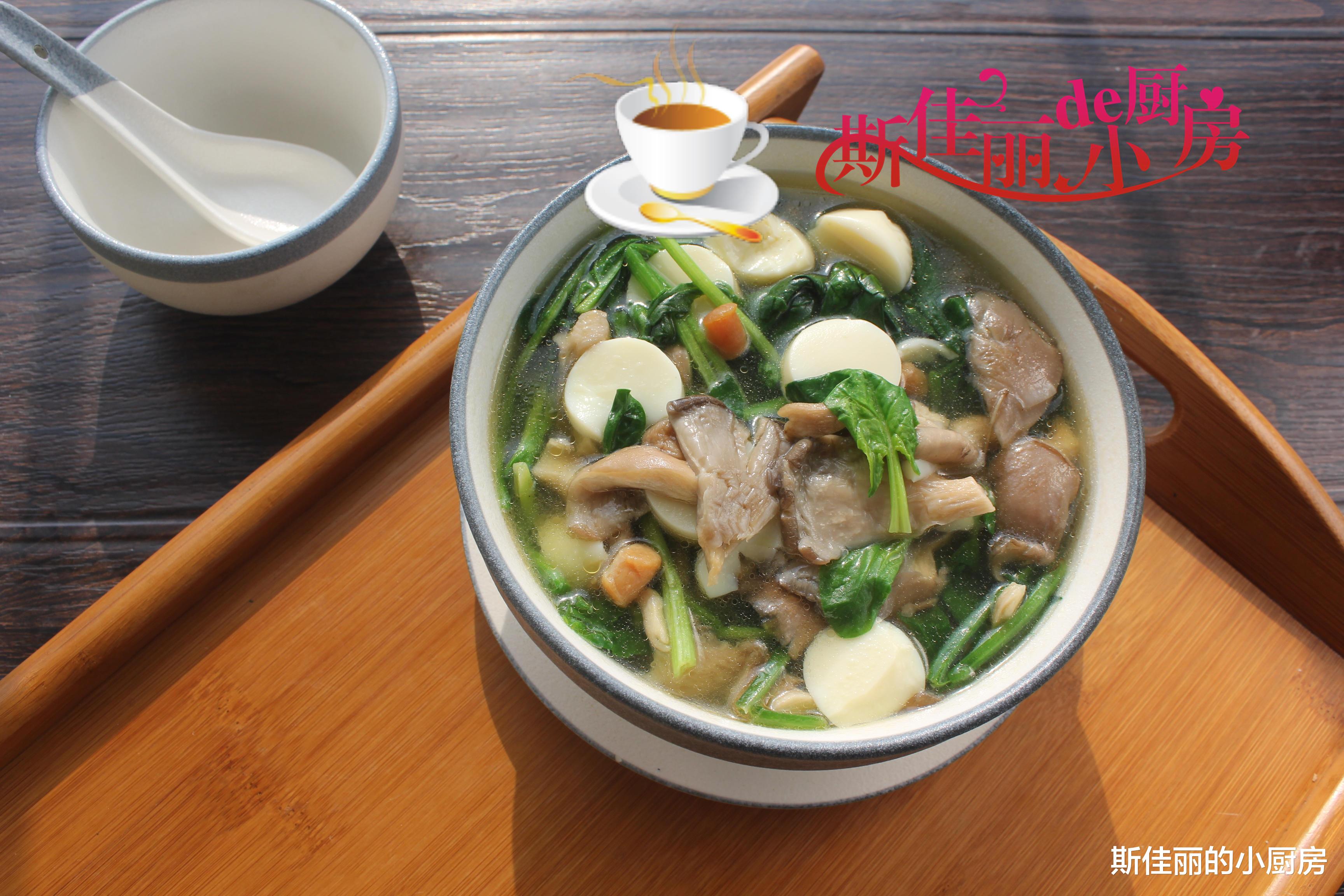 菠菜 春天轻断食，这汤特适合晚餐喝，低脂饱腹又营养，我三天两头必做