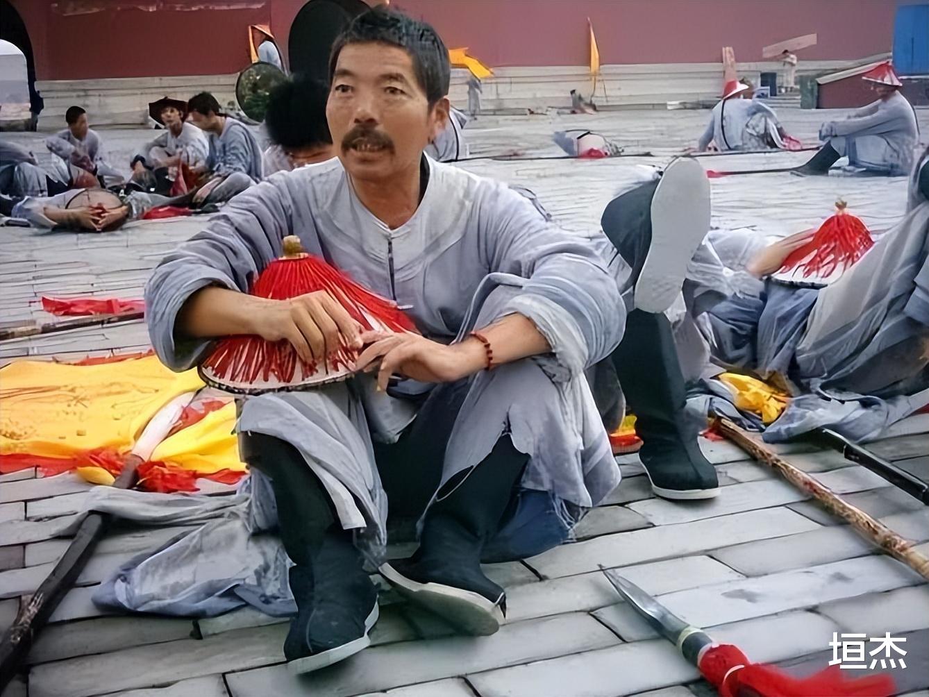 横店|横店的“真相”:懒汉遍地、剧组夫妻,裸替一天挣3000元