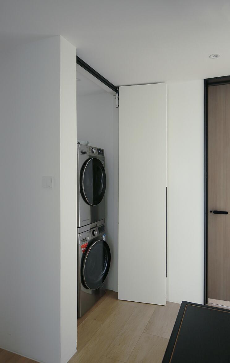 不要窗套,木门做到顶,她130㎡新家,一进门就感觉很清爽