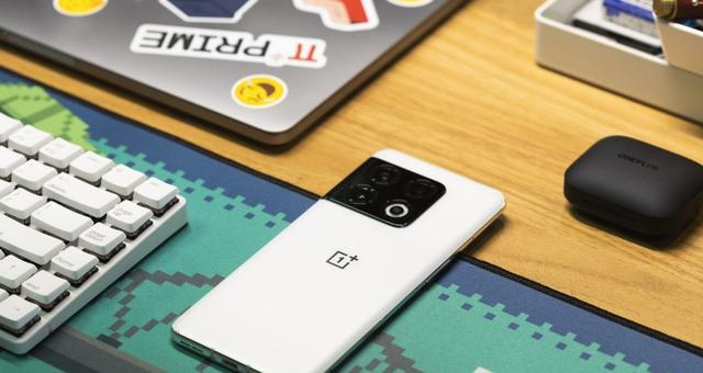 |上手一加10Pro胖达白版，各大媒体一致反馈：白色控最佳选择