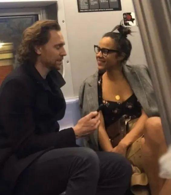 抖森|41岁“全球最性感男神”官宣订婚，哭瞎无数网友：长得酷似奥巴马，她谁？