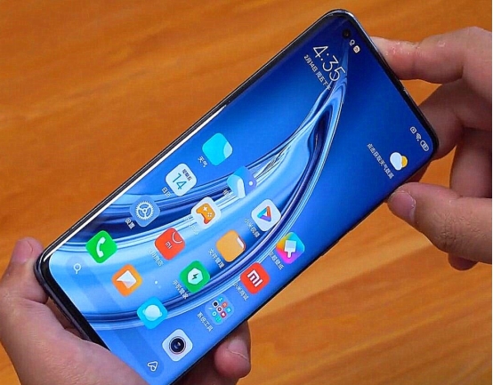 红米手机|红米机身还是比较漂亮的,而且手感不错,就是手机稍微有点重