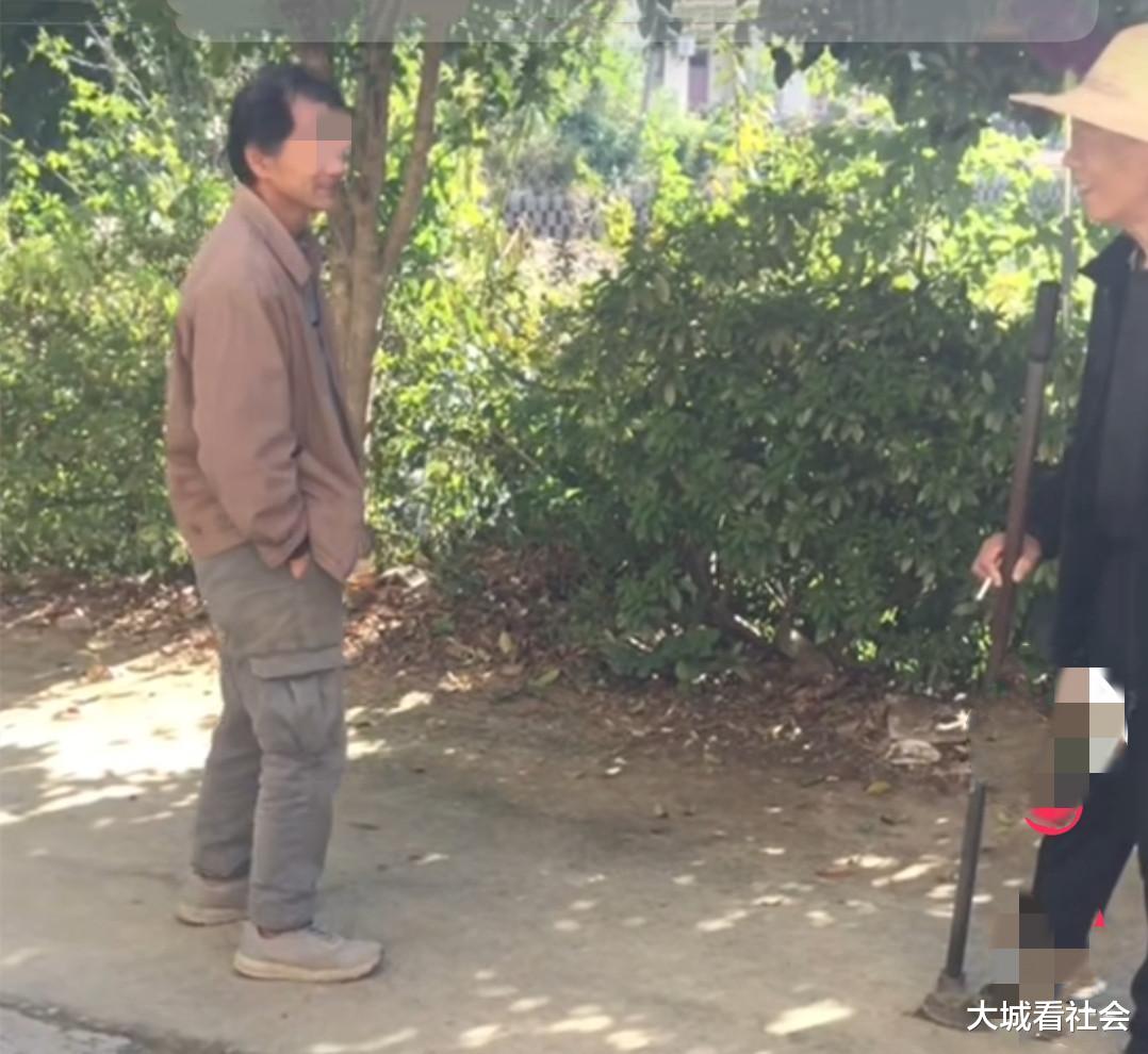 为了相亲的事赌气,湖北一男子离家20多年,回家时父母都不在了