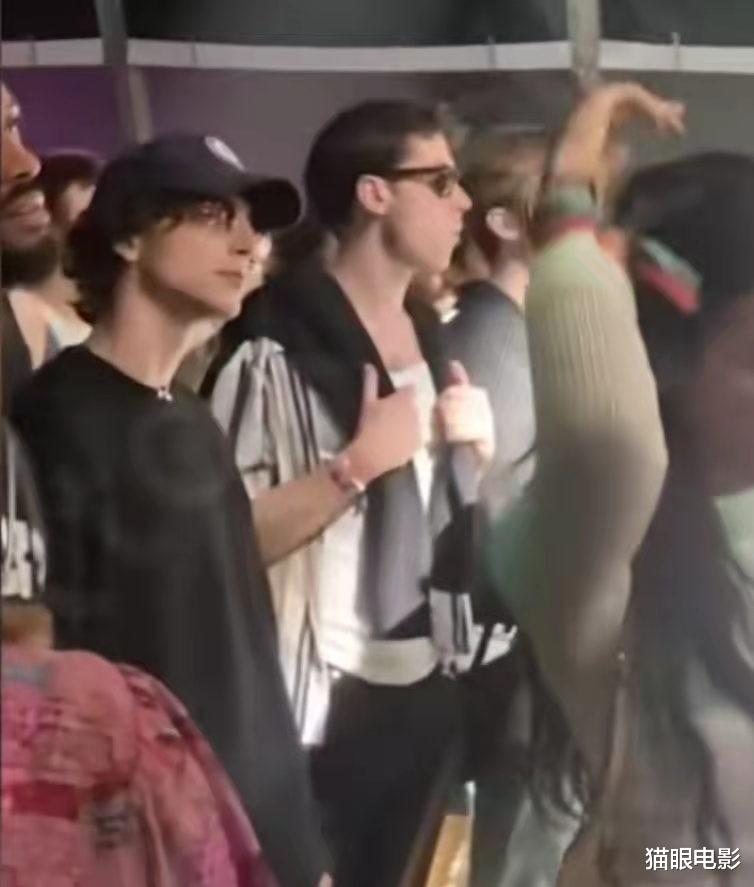 约翰尼·德普|26岁甜茶又换女友,和美女亲热了近1小时!曾和德普女儿当街接吻