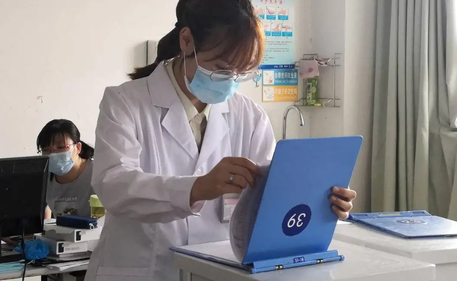 吴谨言|张雪峰提示想学医的高考生，想要就业容易，别只考虑学校和专业