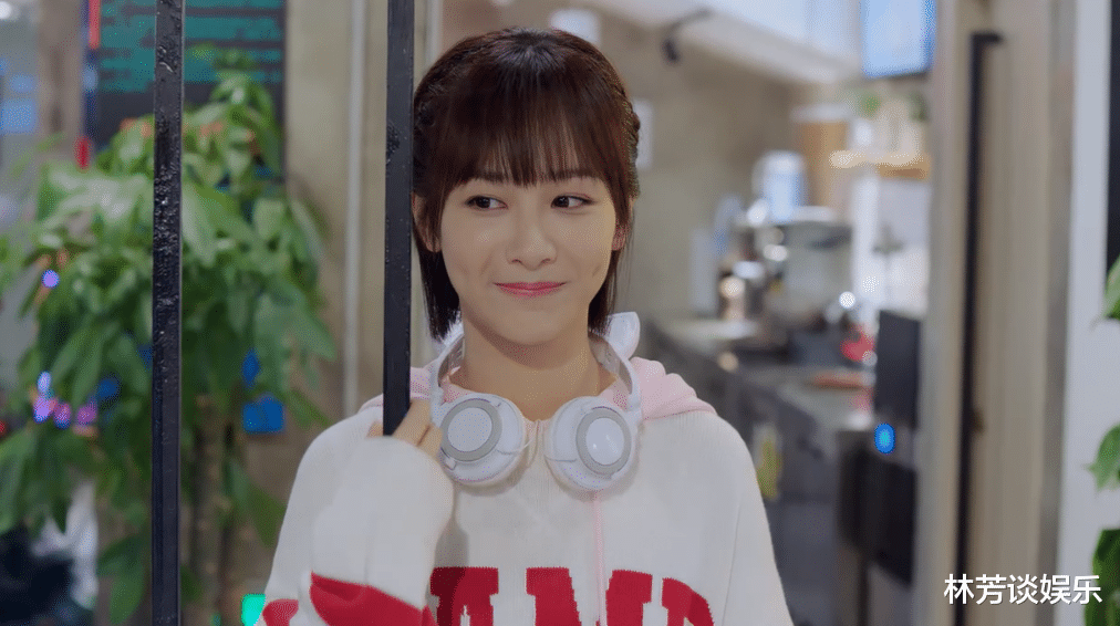 张雪迎|摇头晃脑,全程瞪眼?25岁张雪迎出手,带来教科书式“花痴演技”