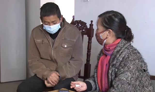 继母占老宅300万征收款,儿子30年未尽孝父亲,上门要分钱被拒绝