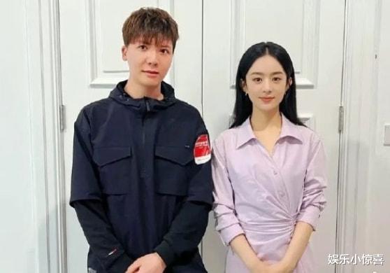 赵丽颖|网友晒与赵丽颖合影,生图下五官僵硬被嘲像假人,网友:抬走