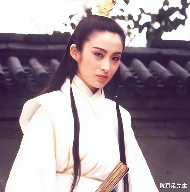 张敏|张敏：李连杰戴着墨镜，用了一招空中一字马，就把飞镖踢走了