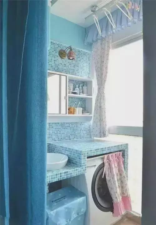 洗衣机放这里方便又不占地儿，一般人根本想不到