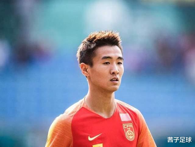男足|有勇气！中国男足26岁国脚恭喜女足夺冠：你们真牛，我们会好的