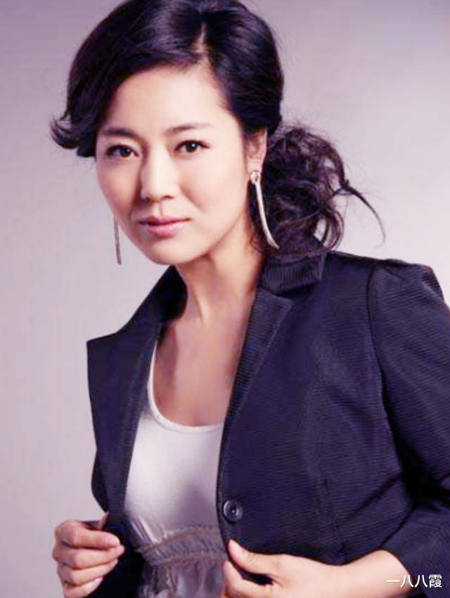 男亲女爱|王茜华：为拍戏流产、打美容针，41岁二婚嫁导演，43岁做高龄产妇