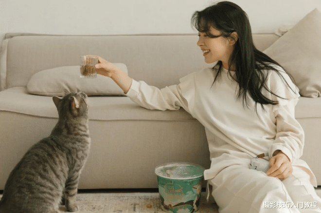 摄影技巧:沙发照怎么拍又纯又欲?女网红们都是这样拍的