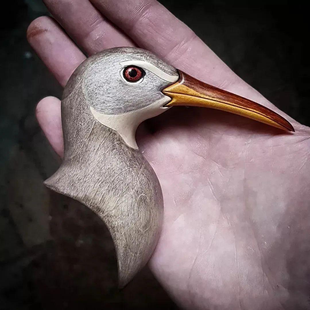 |Tag Smith 用木头拼图，创造别具一格的鸟首雕塑艺术