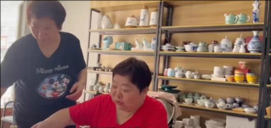 奇奇|熊磊发年轻时相片,楷楷愁眉苦脸,奇奇在麦子地,田姥爷晒团聚照