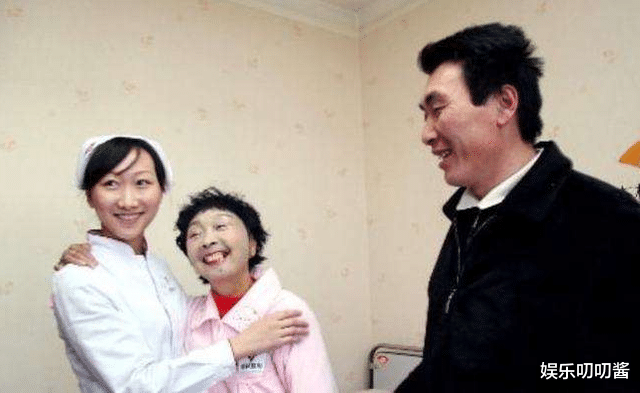 黄磊|马玉琴夫妇翻车？曾因无法生育闹离婚，现牙齿掉光还要啃骨头赚钱