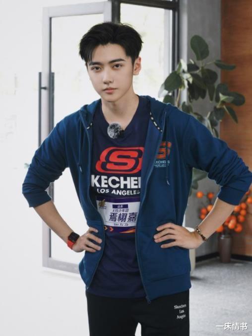 张子枫|张子枫爱上焉栩嘉，遭粉丝脱粉，95后花旦的恋情为何都被唱衰