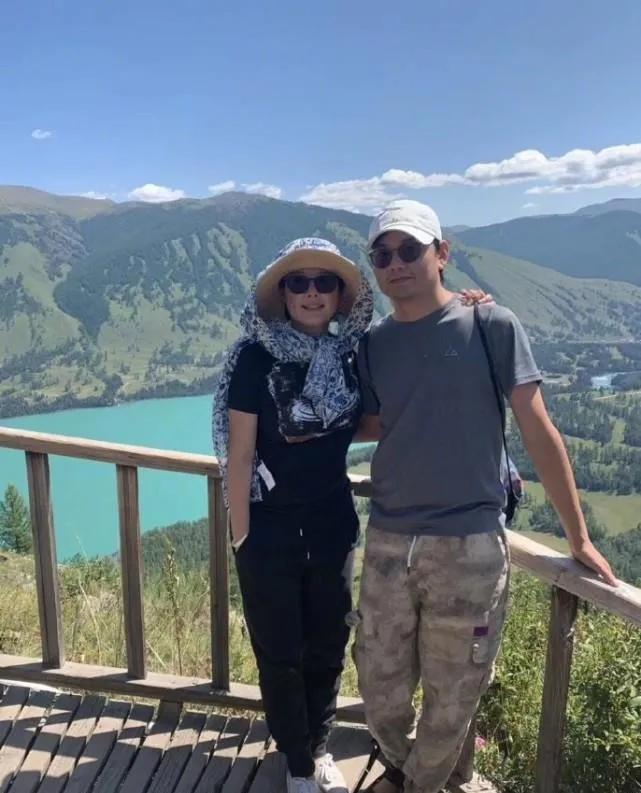 袁立|袁立,一婚演员二嫁富商,如今和小其11岁丈夫相伴没孩子成遗憾